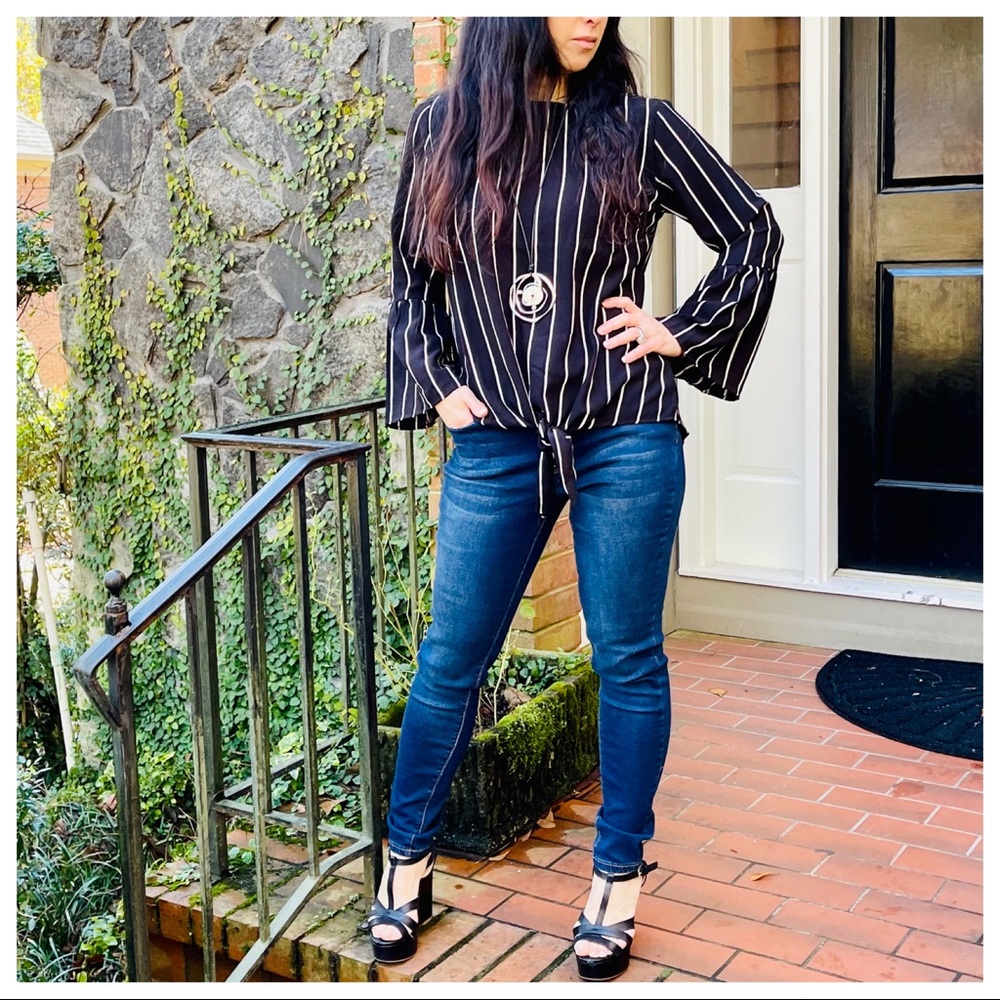 ✨LAST ONE✨Chic bell sleeves black stripes top - Picture 7 of 9